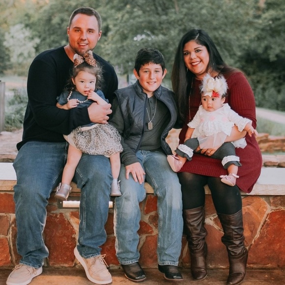 Meet your Posher, Claudia - Picture 1 of 4